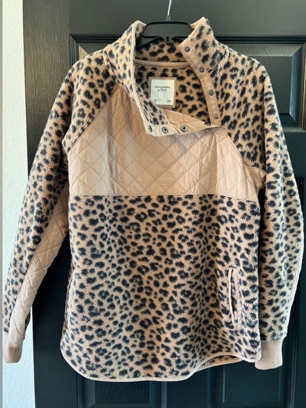 Abercrombie & Fitch Pullover Sweatshirt - Large - Leopard